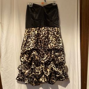 Ladies strapless dress